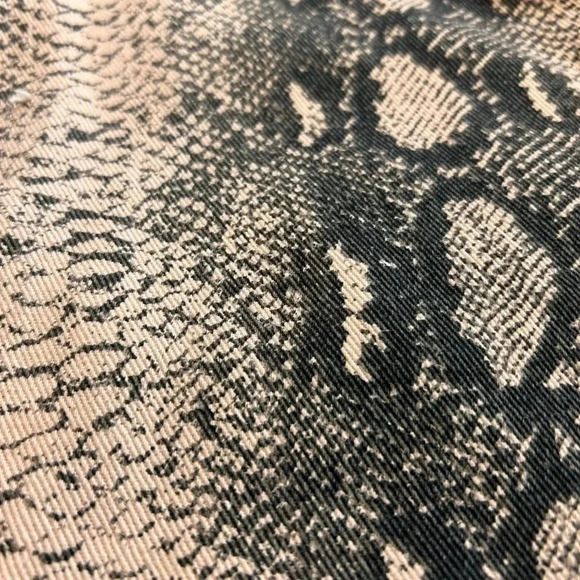 Pink snakeskin denim mini skirt size small - Picture 2 of 7